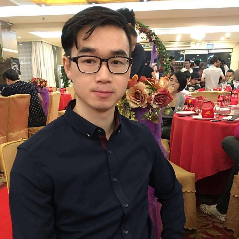 吃青菜的狮子的照片
