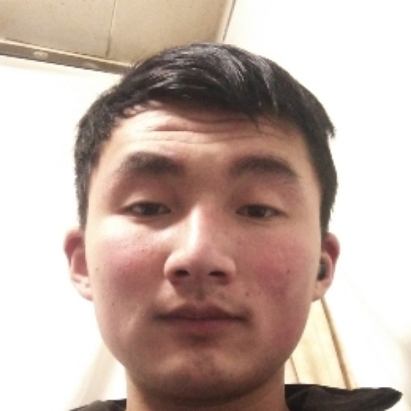 春华单薄的照片