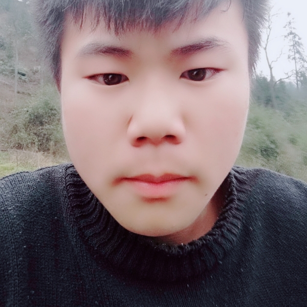 老迟到闻硬币的照片