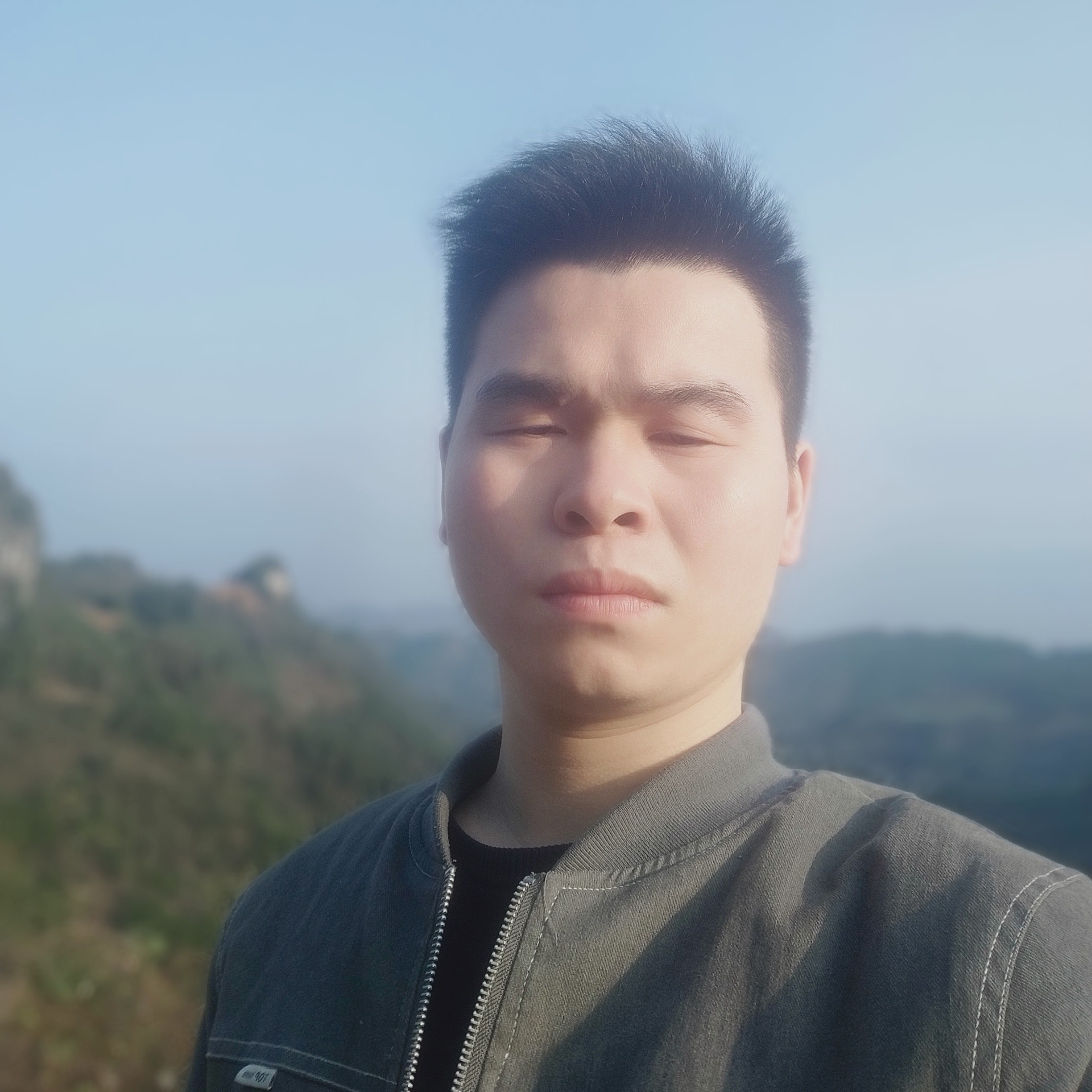 崖悔回首冷傲的照片