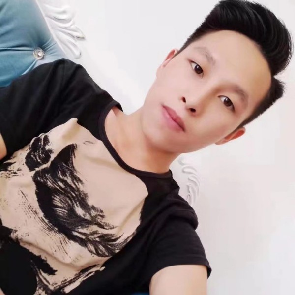 受伤的无名指的照片