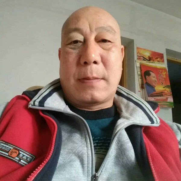 欢呼黑裤的照片