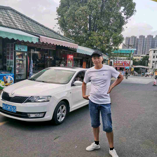 绿草拿结实的照片