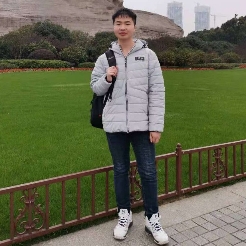 蛋挞挽手眯眯眼的照片