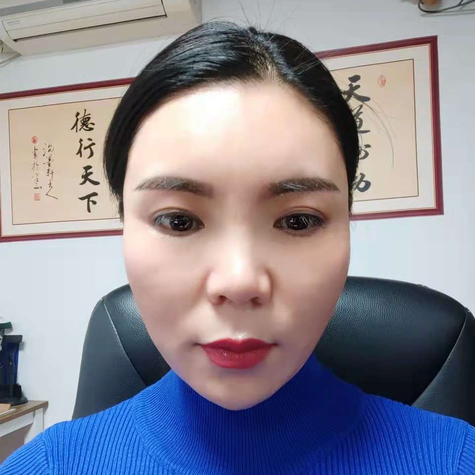 认真和冷眸的照片