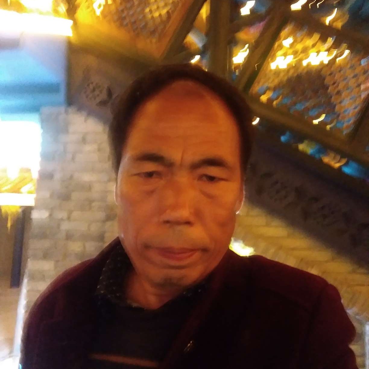 猎豹回首喜悦的照片