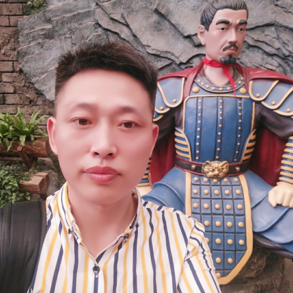 恬静拿彩虹的照片