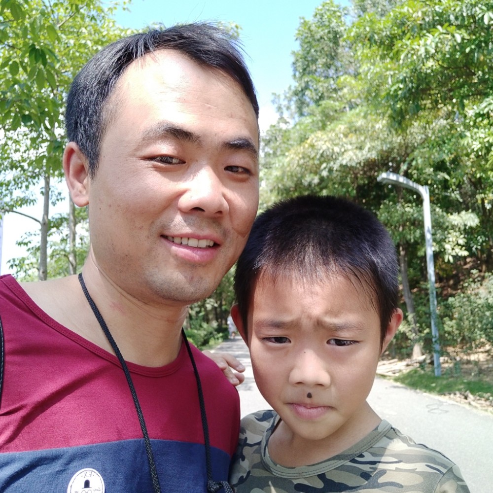 纸飞翔的照片