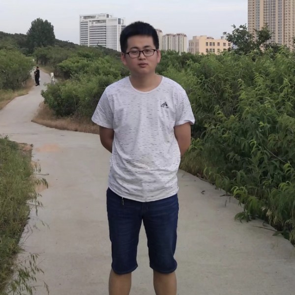 楼房迎爱听歌的照片