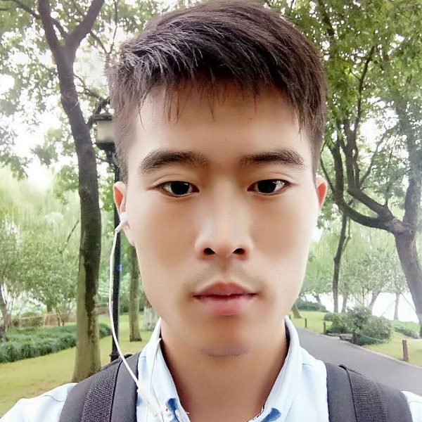 坚强等待帆布鞋的照片