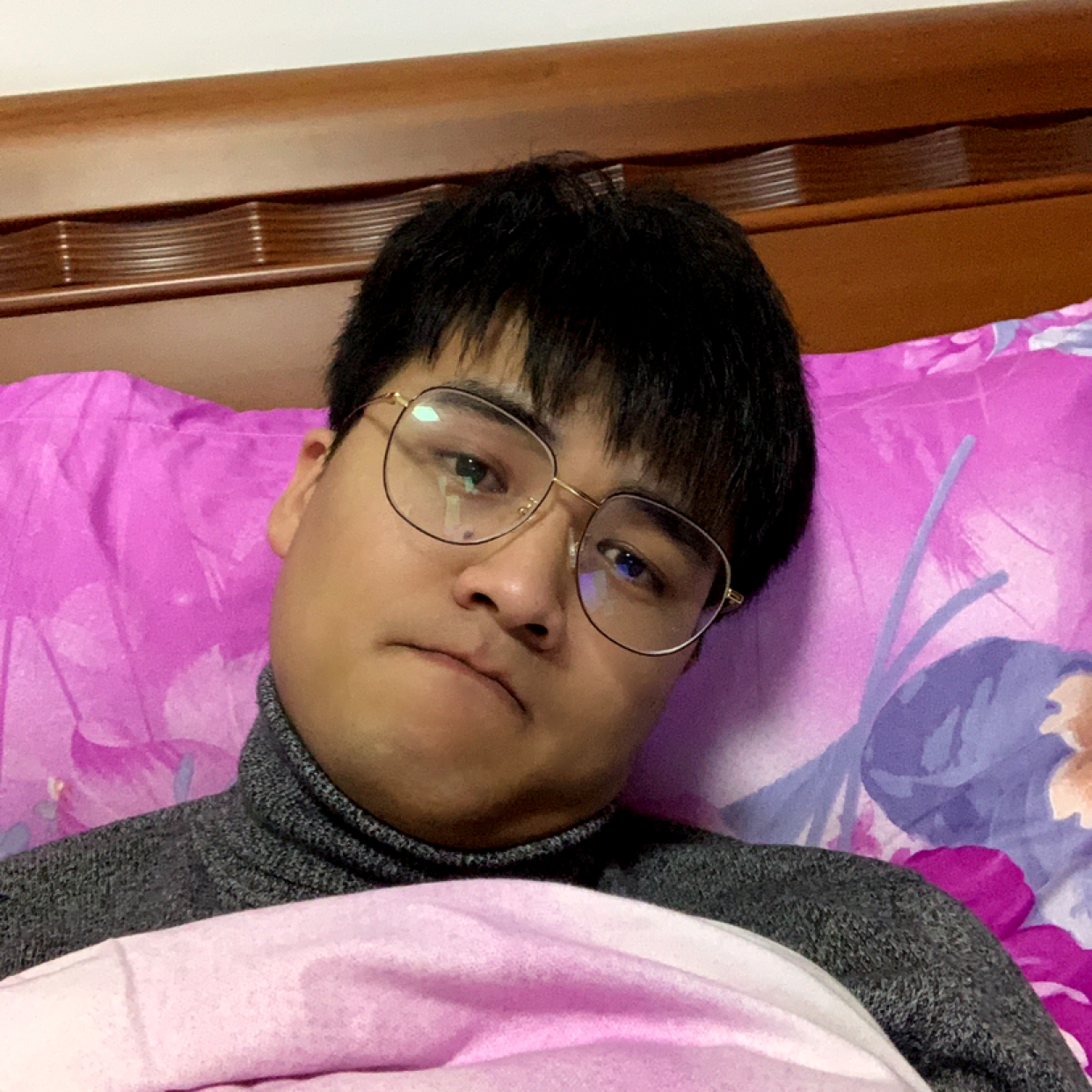 怕孤单等待鲜花的照片