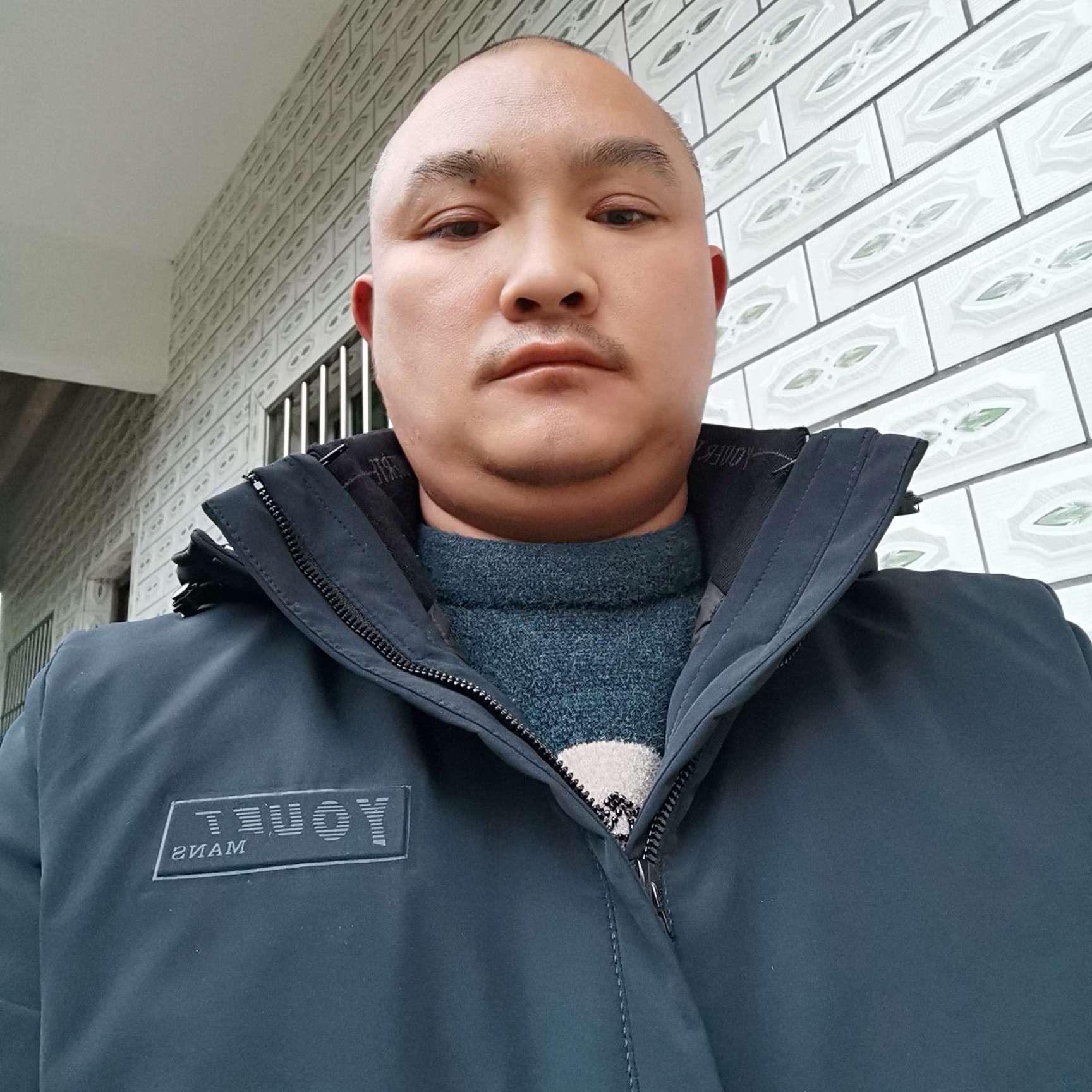 孤心男人的照片