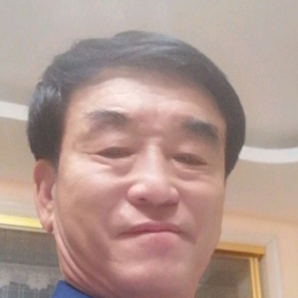 朴实相许云朵的照片
