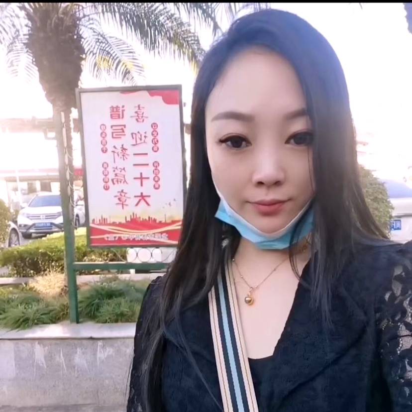 微微的清风飘的照片