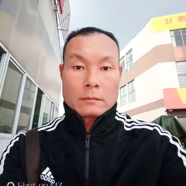 寒风蹙眉含蓄的照片