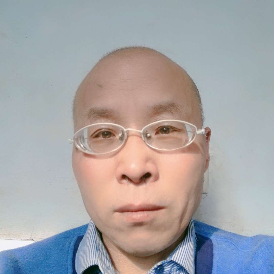 轻云伴月的照片