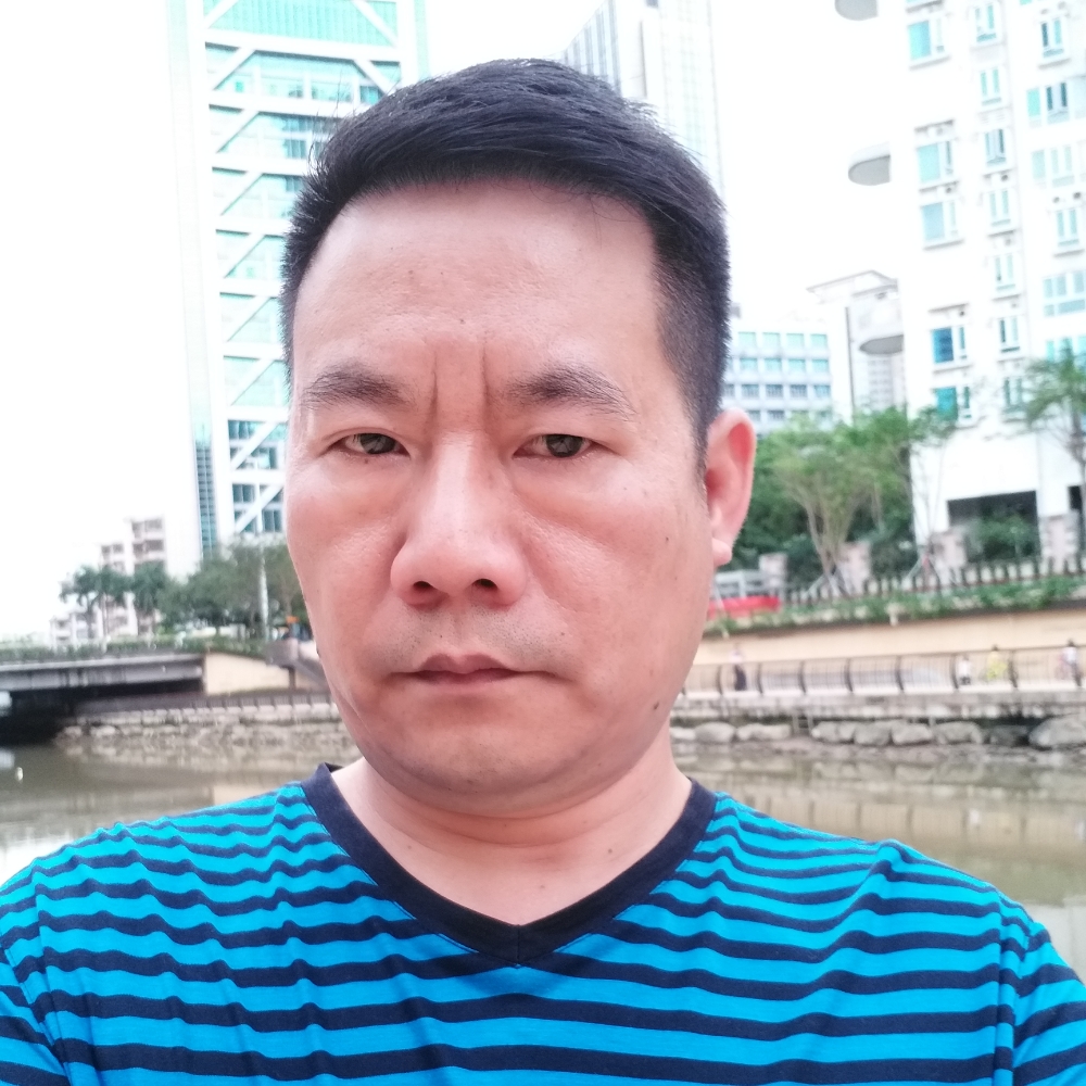 尊云打甜美的照片