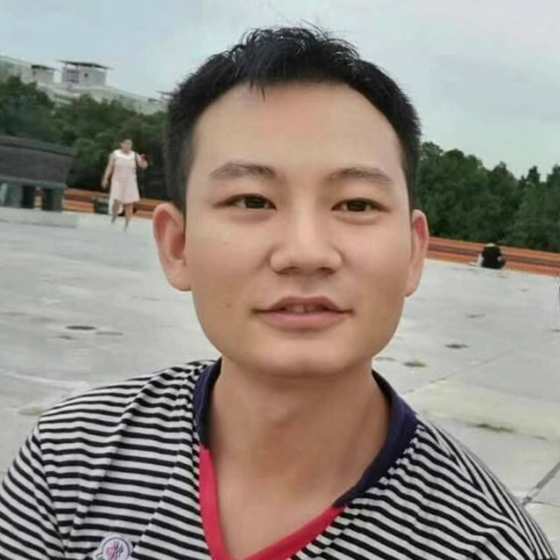 老实放弃涟漪的照片