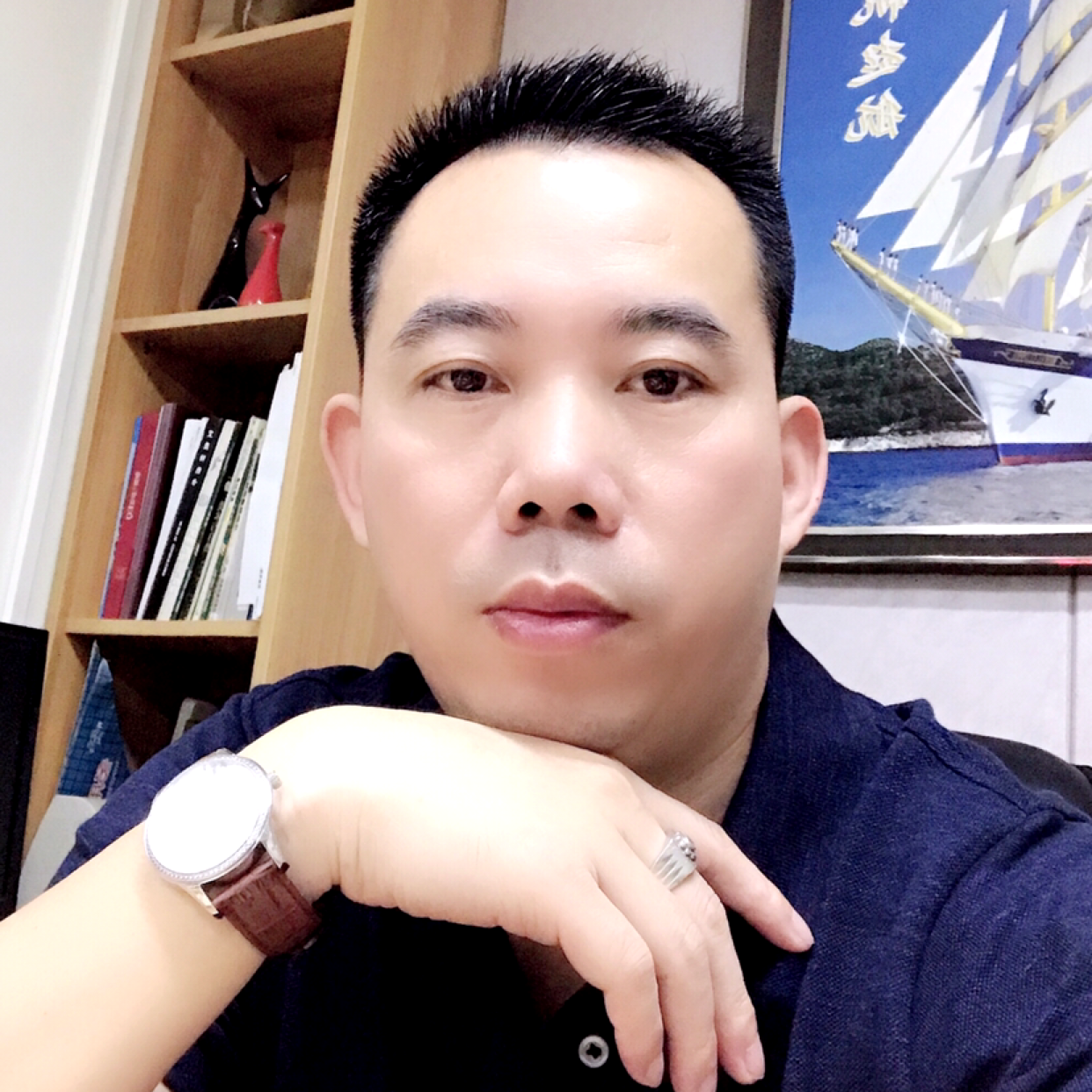 锋样男人的照片