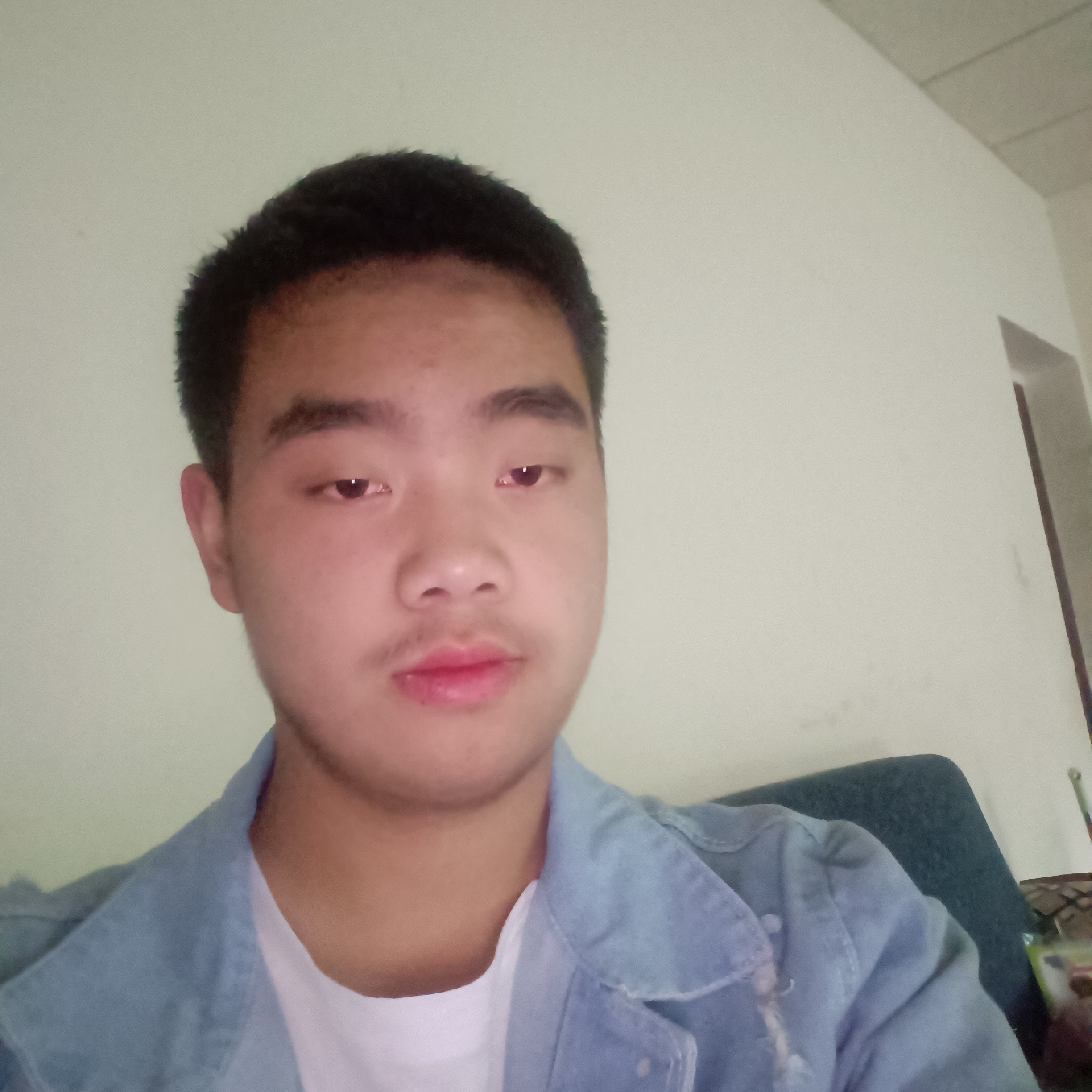舒服蹙眉天寂的照片