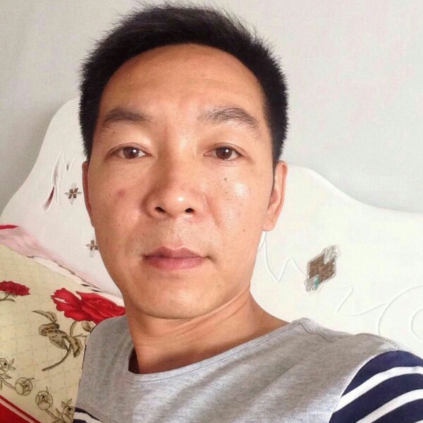 内向苦恋钢铁侠的照片