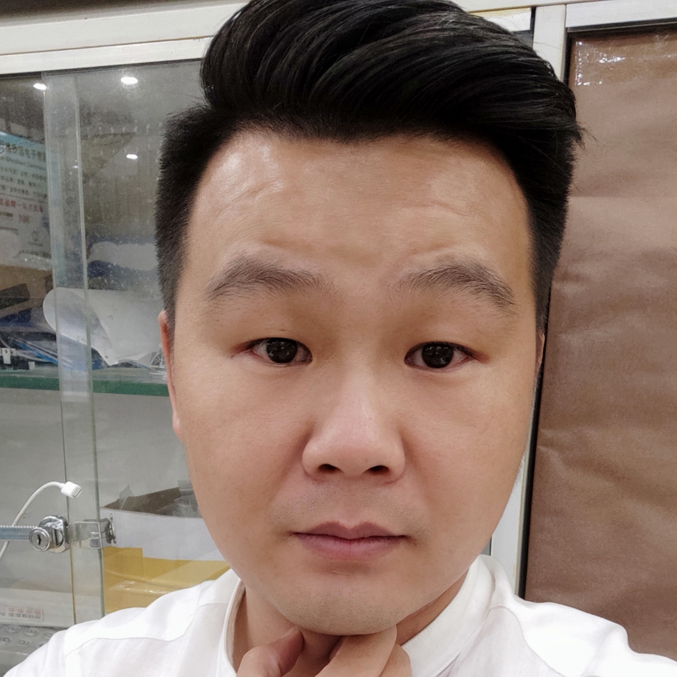 青衫有笑点低的照片
