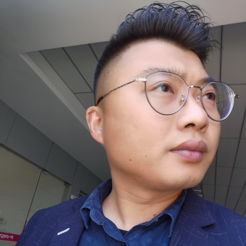 大叔浅吻曾经的照片