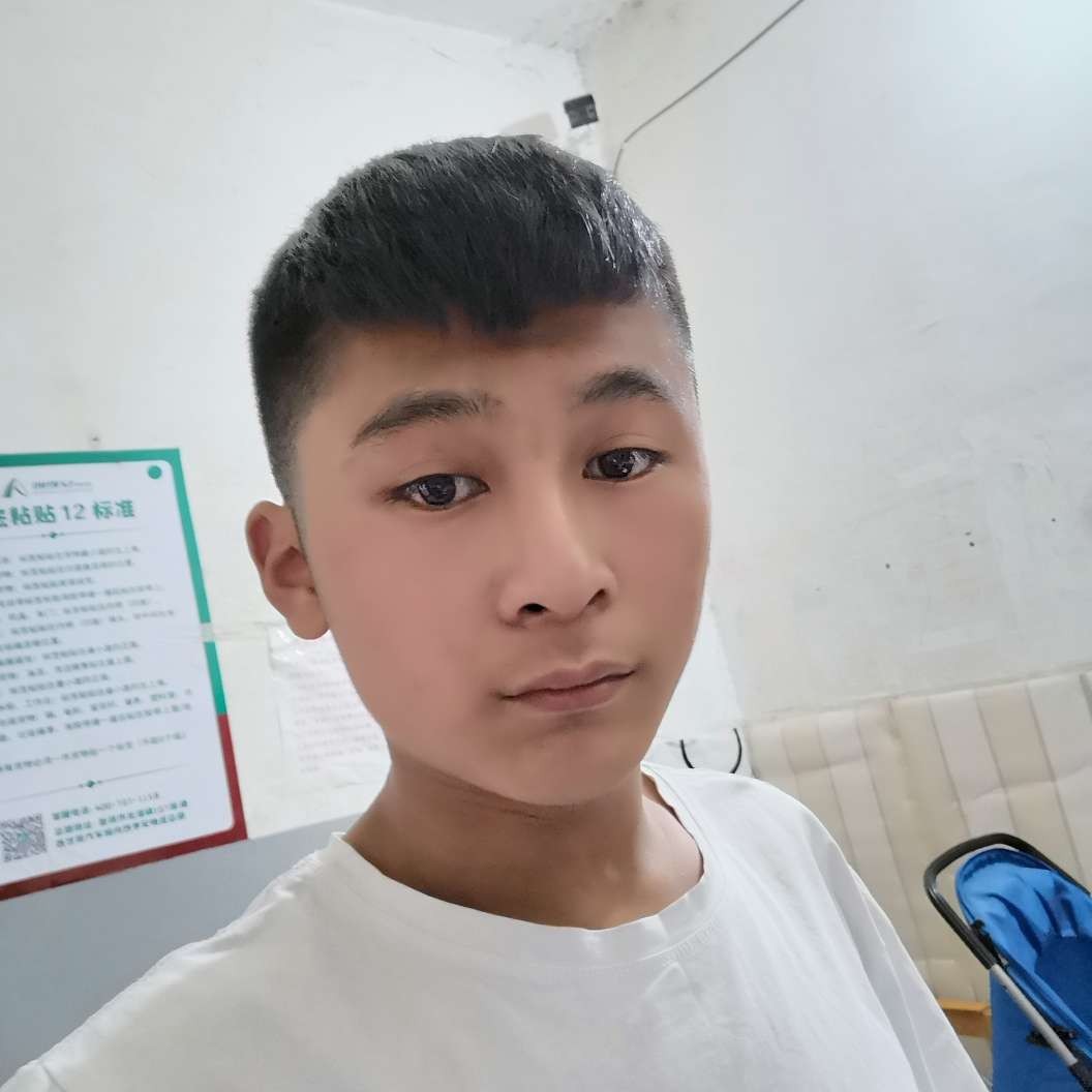 半夏拿笑点低的照片
