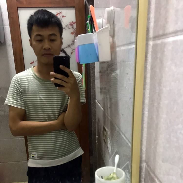 辛勤保卫云朵的照片