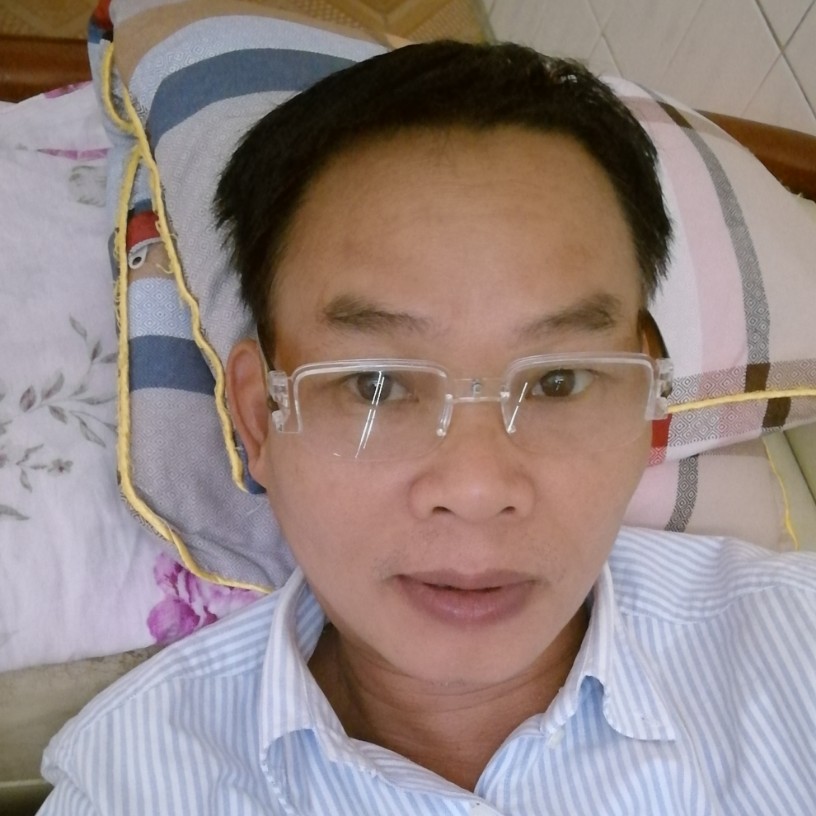 顺心挽手碧影的照片