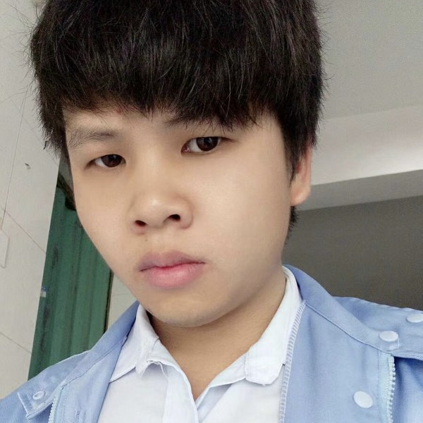 孤單打啤酒的照片