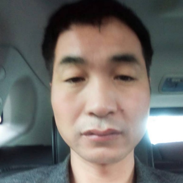 调皮电灯胆。的照片