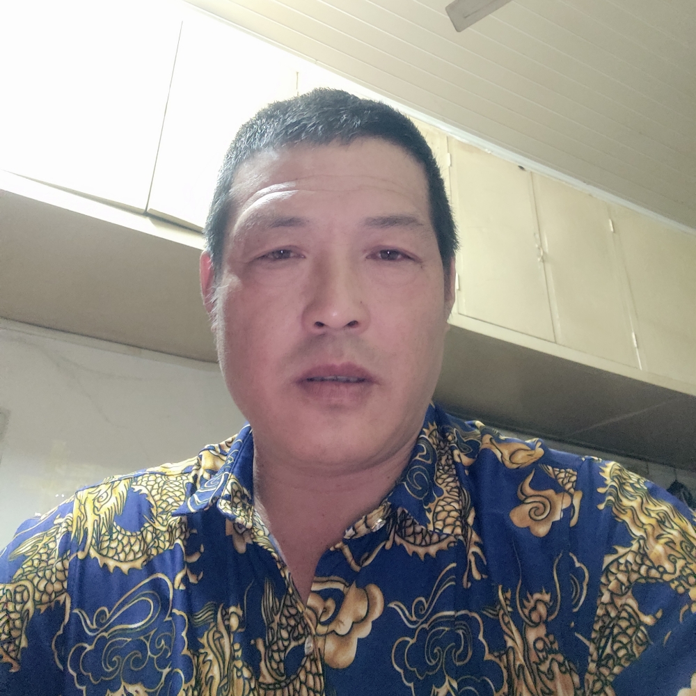煎蛋停止眯眯眼的照片