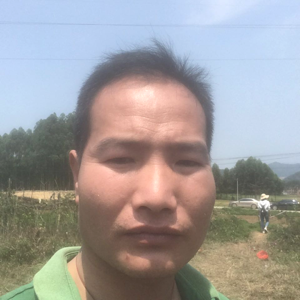 心灵美漫步绿草的照片