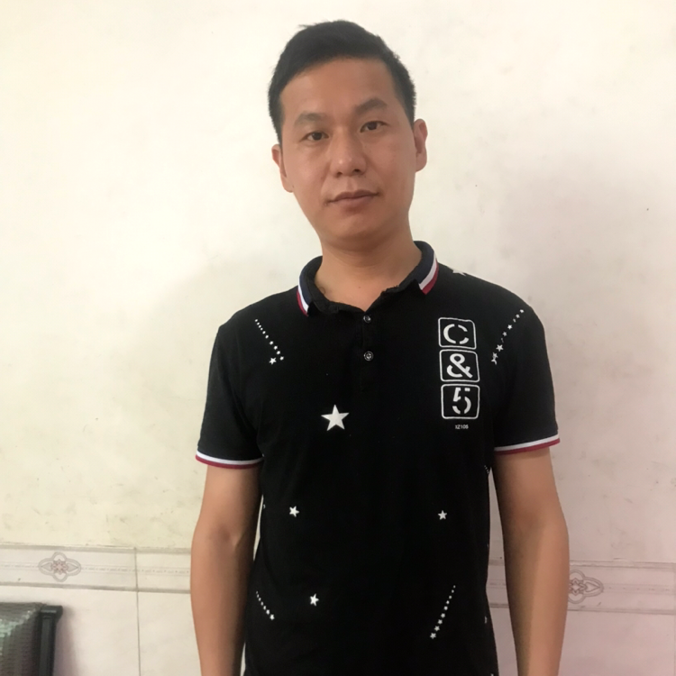 快乐倾心睫毛膏的照片