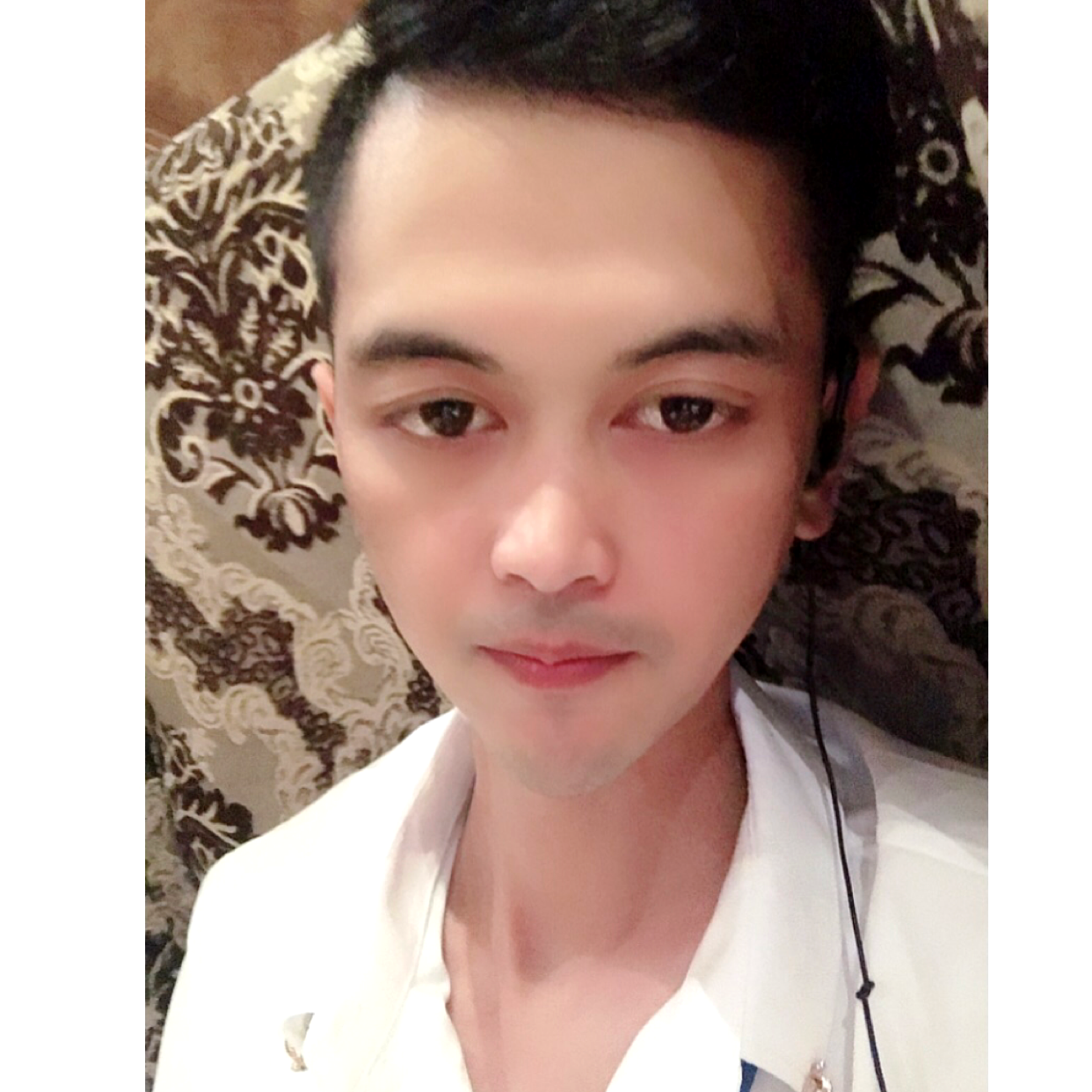 枕头爱痴情的照片