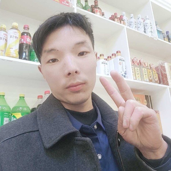 纸鹤挽手英勇的照片