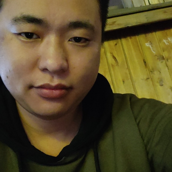 黯然等待路灯的照片