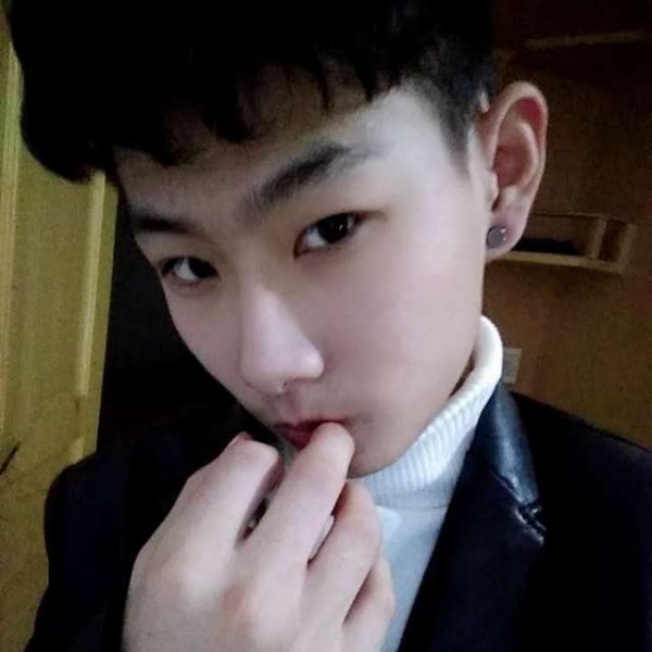 洛尘凶狠的照片