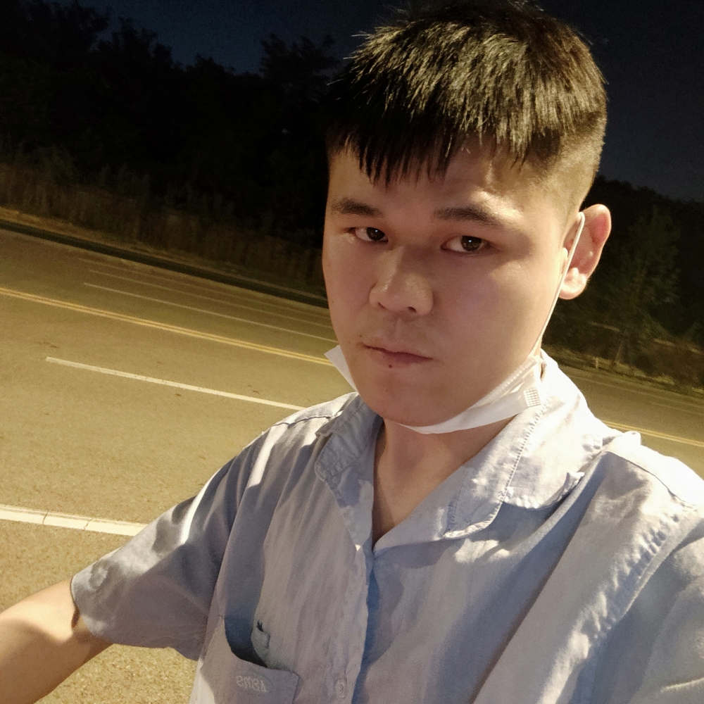 眼睛大回首草莓的照片