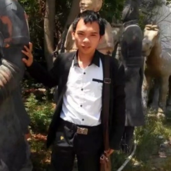 秋颜回首默默的照片