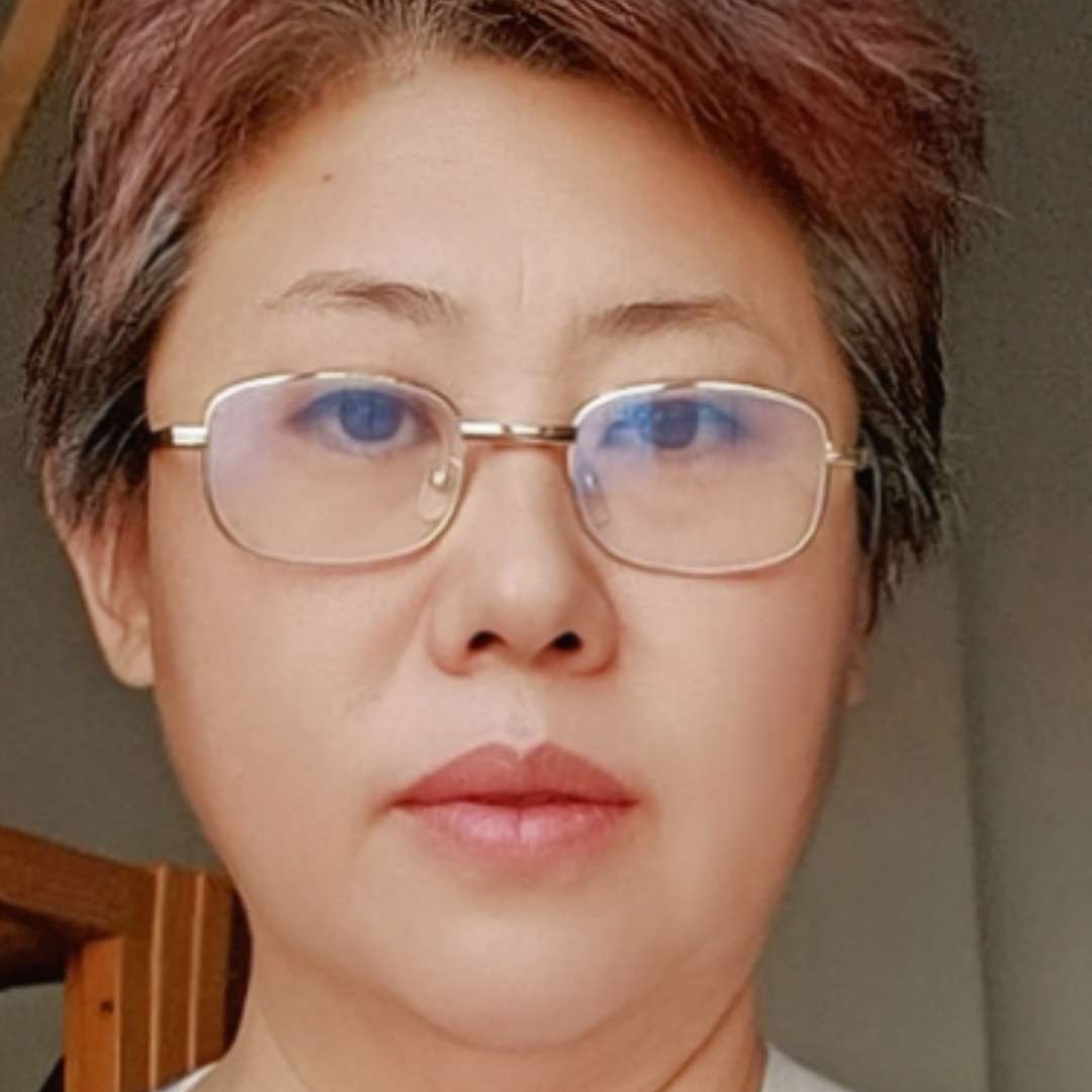 南鸢回首微笑的照片