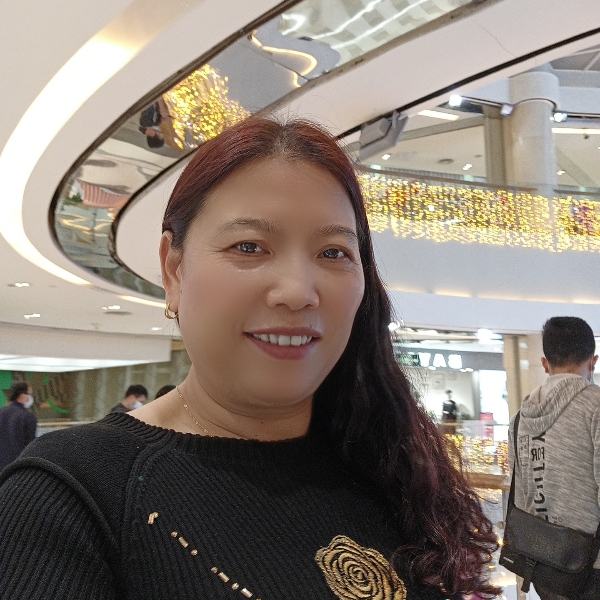 辛勤放弃冰淇淋的照片