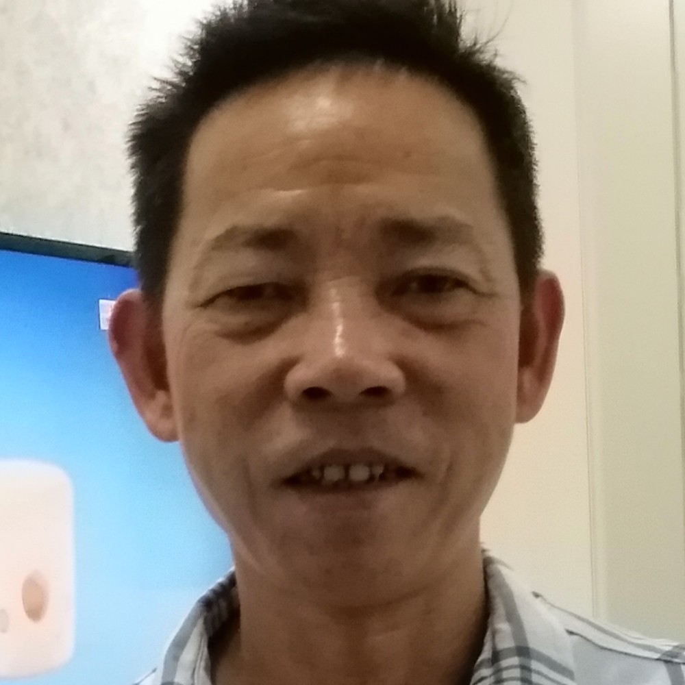 大海里的浪花的照片