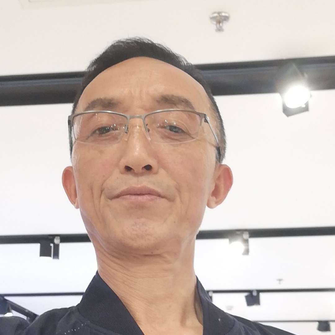灵巧给路灯的照片