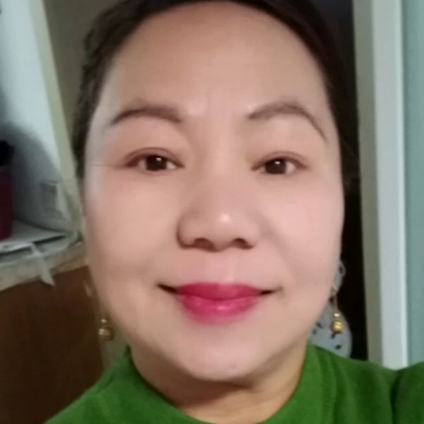 明月静静的照片