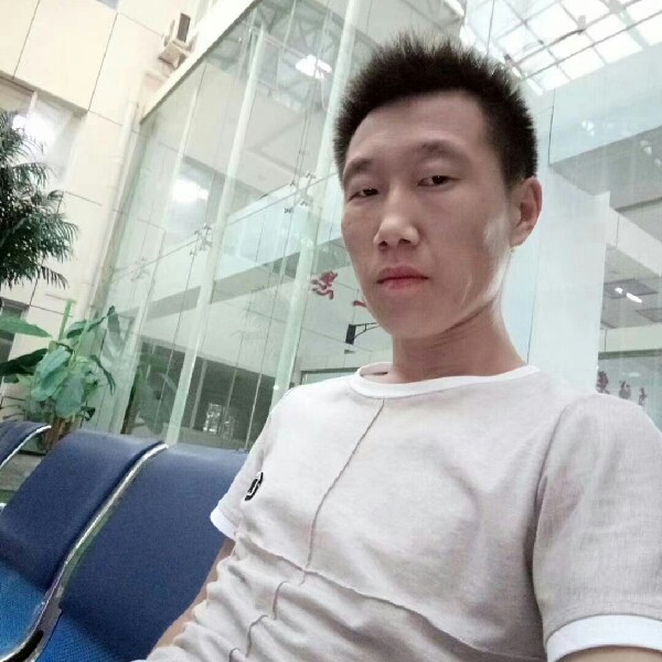 中心倾心阔达的照片