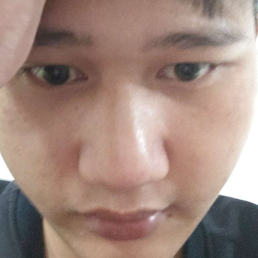 自闭症小孩的照片