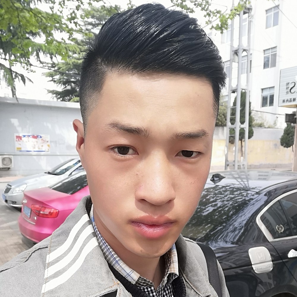 文静挽手大米的照片
