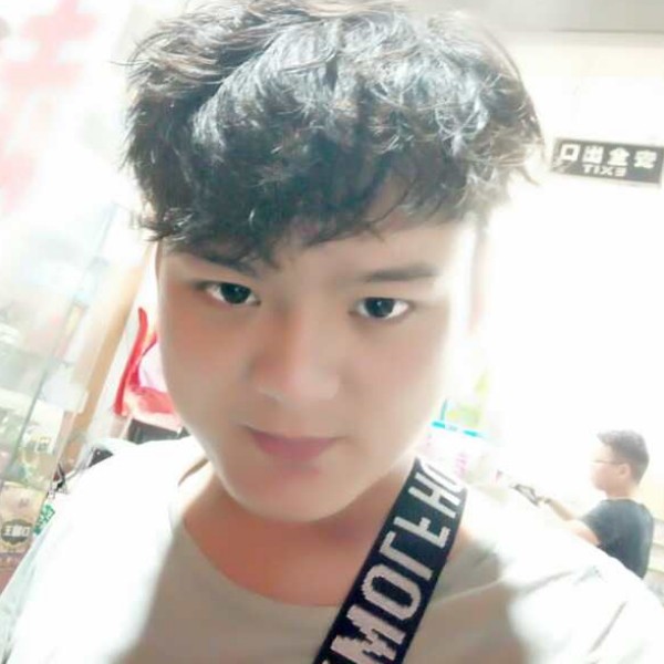 页胜的照片